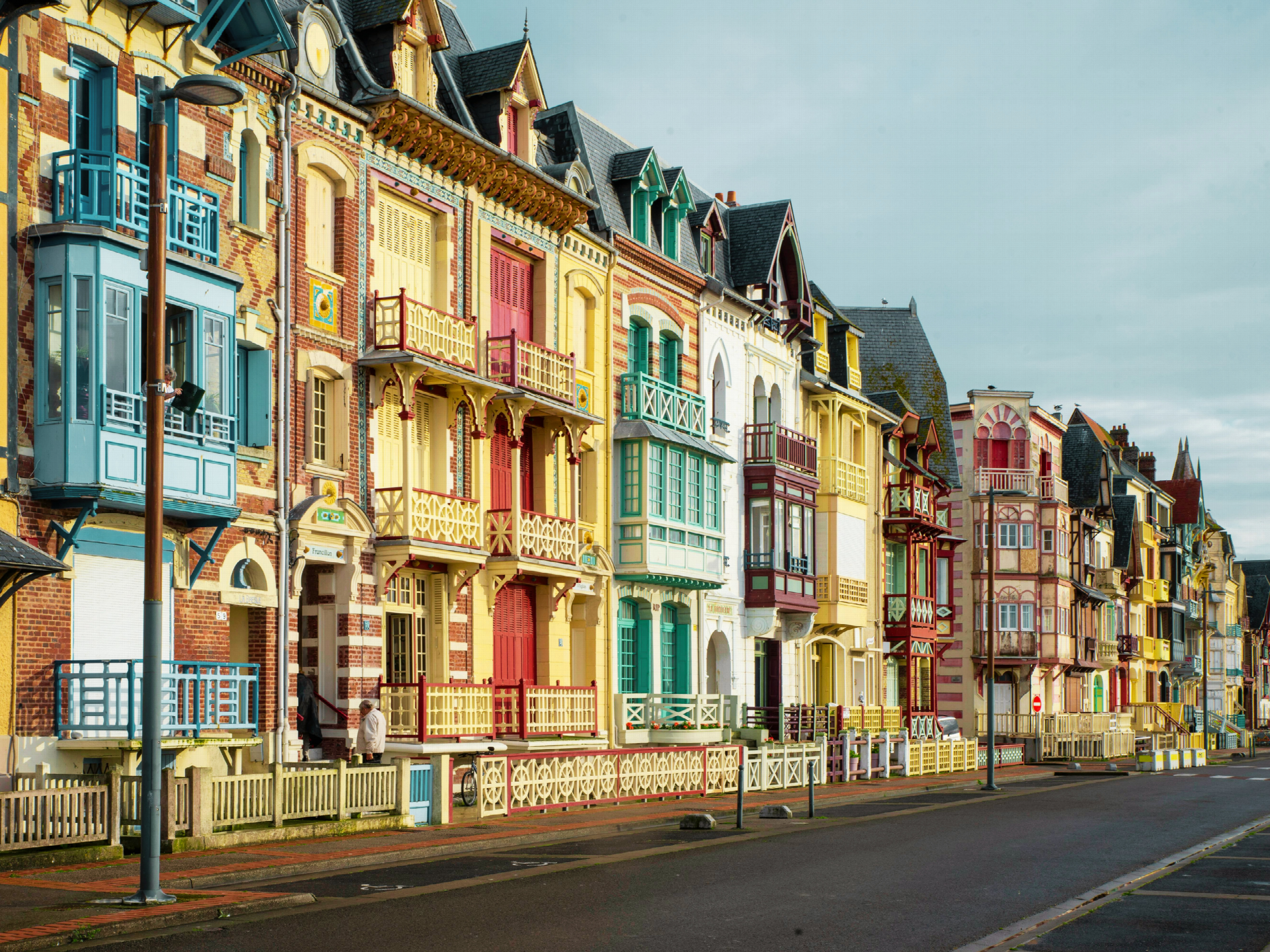 Mers-les-Bains · La vie des immeubles du littoral.